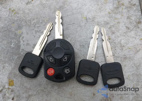 2008 Ford Escape Xlt z USA, uszkodzony, nr VIN 1FMCU93158KA07483